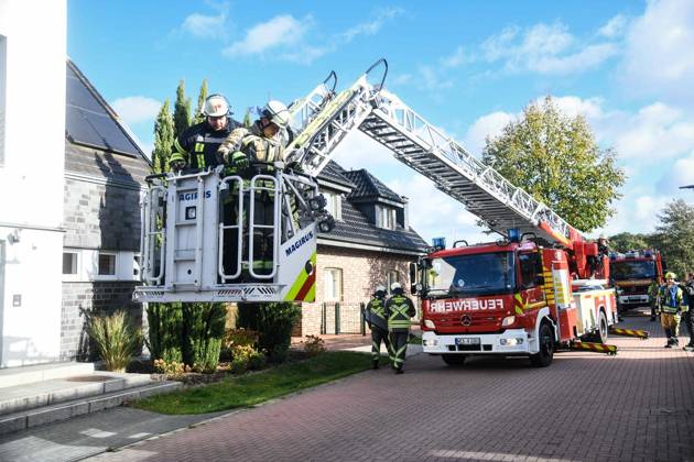 Storm Response by the Hünxe Volunteer Fire Department ** FOR EDITORIAL PURPOSES ONLY ** EDITORIAL USE ONLY ** p The Hünxe Volunteer Fire Department was called to Stende Copyright: MarkusxJoosten doc8862y22n4o115i7onp6l ,EDITORIAL USE ONLY Copyright: MarkusxJoosten