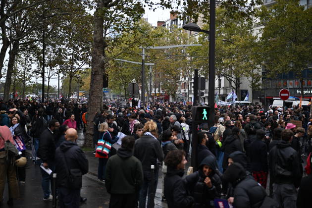 Demonstrators gather near Porte d Italie amid ongoing protests in Paris PARIS, FRANCE - OCTOBER 24: Demonstrators gather near Porte d Italie in southern Paris, chanting slogans ahead of planned marches, while security forces closely monitor the area in Paris, France, on October 24, 2026. Mouneb Taim Anadolu Paris France. Editorial use only. Please get in touch for any other usage.  Copyright: x2026xAnadoluxMounebxTaimx