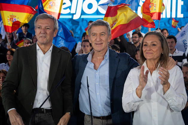 Feijóo and Rueda Participate in a Pre-Campaign Event in Vigo The president of the Popular Party, Alberto Núnez Feijóo c, the president of the Xunta, Alfonso Rueda i, and the vice president of the Pontevedra Provincial Council and leader of the opposition in Vigo, Luisa Sanchez d, during a public event as part of the pre-campaign for the general elections on November 29, at the Estación Marítima, on October 24, 2026, in Vigo, Pontevedra, Galicia, Spain. The event served to present the candidates endorsed by the Galician PP for the general election on November 29, 2026. October 24, 2026. Adriá Vigo, Pontevedra, Galicia Vigo, Pontevedra, Galicia, Spain  Copyright: xAdrianxIragox 7866534