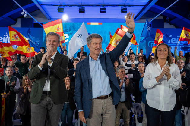 Feijóo and Rueda Participate in a Pre-Campaign Event in Vigo The president of the Popular Party, Alberto Núnez Feijóo c, the president of the Xunta, Alfonso Rueda i, and the vice president of the Pontevedra Provincial Council and leader of the opposition in Vigo, Luisa Sanchez d, during a public event as part of the pre-campaign for the general elections on November 29, at the Estación Marítima, on October 24, 2026, in Vigo, Pontevedra, Galicia, Spain. The event served to present the candidates endorsed by the Galician PP for the general election on November 29, 2026. October 24, 2026. Adriá Vigo, Pontevedra, Galicia Vigo, Pontevedra, Galicia, Spain  Copyright: xAdrianxIragox 7866535