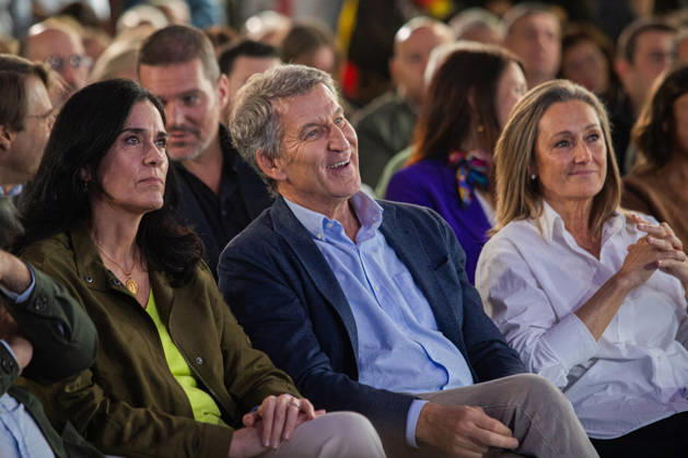 Feijóo and Rueda Participate in a Pre-Campaign Event in Vigo The president of the Popular Party, Alberto Núnez Feijóo c, and the vice president of the Pontevedra Provincial Council and leader of the opposition in Vigo, Luisa Sanchez d, during a public event as part of the pre-campaign for the general elections on November 29, at the Estación Marítima, on October 24, 2026, in Vigo, Pontevedra, Galicia, Spain. The event served to present the candidates endorsed by the Galician PP for the general election on November 29, 2026. October 24, 2026. Adriá Vigo, Pontevedra, Galicia Vigo, Pontevedra, Galicia, Spain  Copyright: xAdrianxIragox 7866541