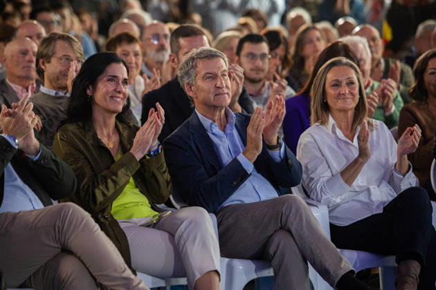 Feijóo and Rueda Participate in a Pre-Campaign Event in Vigo The president of the Popular Party, Alberto Núnez Feijóo c, and the vice president of the Pontevedra Provincial Council and leader of the opposition in Vigo, Luisa Sanchez d, during a public event as part of the pre-campaign for the general elections on November 29, at the Estación Marítima, on October 24, 2026, in Vigo, Pontevedra, Galicia, Spain. The event served to present the candidates endorsed by the Galician PP for the general election on November 29, 2026. October 24, 2026. Adriá Vigo, Pontevedra, Galicia Vigo, Pontevedra, Galicia, Spain  Copyright: xAdrianxIragox 7866542