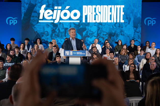 Feijóo and Rueda Participate in a Pre-Campaign Event in Vigo Alberto Núnez Feijóo, president of the Popular Party, during a public event as part of the pre-campaign for the general election on November 29, at the Estación Marítima on October 24, 2026, in Vigo, Pontevedra, Galicia, Spain. The event served to present the candidates endorsed by the Galician PP for the general election on November 29, 2026. October 24, 2026, Adriá, Vigo, Pontevedra, Galicia, Vigo, Pontevedra, Galicia, Spain  Copyright: xAdrianxIragox 7866545