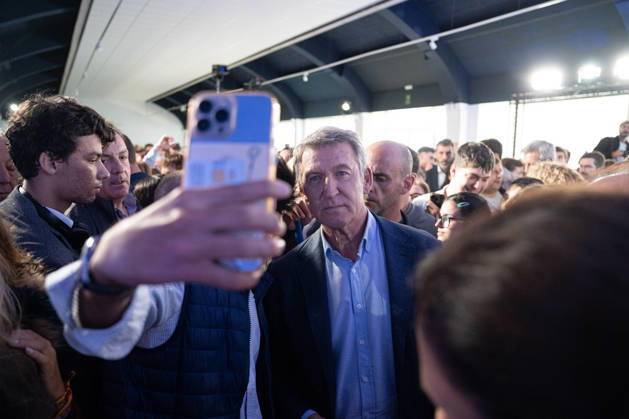 Feijóo and Rueda Participate in a Pre-Campaign Event in Vigo Alberto Núnez Feijóo, president of the Popular Party, during a public event as part of the pre-campaign for the general election on November 29, at the Estación Marítima on October 24, 2026, in Vigo, Pontevedra, Galicia, Spain. The event served to present the candidates endorsed by the Galician PP for the general election on November 29, 2026. October 24, 2026, Adriá, Vigo, Pontevedra, Galicia, Vigo, Pontevedra, Galicia, Spain  Copyright: xAdrianxIragox 7866546