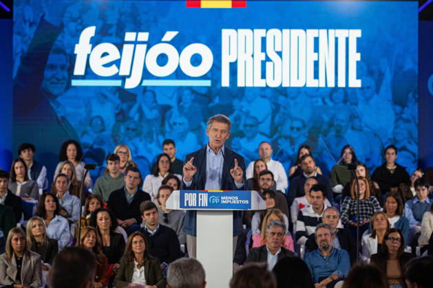 Feijóo and Rueda Participate in a Pre-Campaign Event in Vigo Alberto Núnez Feijóo, president of the Popular Party, during a public event as part of the pre-campaign for the general election on November 29, at the Estación Marítima on October 24, 2026, in Vigo, Pontevedra, Galicia, Spain. The event served to present the candidates endorsed by the Galician PP for the general election on November 29, 2026. October 24, 2026, Adriá, Vigo, Pontevedra, Galicia, Vigo, Pontevedra, Galicia, Spain  Copyright: xAdrianxIragox 7866552