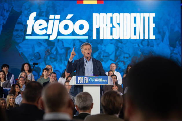 Feijóo and Rueda Participate in a Pre-Campaign Event in Vigo Alberto Núnez Feijóo, president of the Popular Party, during a public event as part of the pre-campaign for the general election on November 29, at the Estación Marítima on October 24, 2026, in Vigo, Pontevedra, Galicia, Spain. The event served to present the candidates endorsed by the Galician PP for the general election on November 29, 2026. October 24, 2026, Adriá, Vigo, Pontevedra, Galicia, Vigo, Pontevedra, Galicia, Spain  Copyright: xAdrianxIragox 7866553