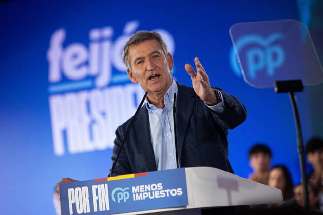 Feijóo and Rueda Participate in a Pre-Campaign Event in Vigo Alberto Núnez Feijóo, president of the Popular Party, during a public event as part of the pre-campaign for the general election on November 29, at the Estación Marítima on October 24, 2026, in Vigo, Pontevedra, Galicia, Spain. The event served to present the candidates endorsed by the Galician PP for the general election on November 29, 2026. October 24, 2026, Adriá, Vigo, Pontevedra, Galicia, Vigo, Pontevedra, Galicia, Spain  Copyright: xAdrianxIragox 7866557