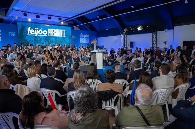 Feijóo and Rueda Participate in a Pre-Campaign Event in Vigo Alberto Núnez Feijóo, president of the Popular Party, during a public event as part of the pre-campaign for the general election on November 29, at the Estación Marítima on October 24, 2026, in Vigo, Pontevedra, Galicia, Spain. The event served to present the candidates endorsed by the Galician PP for the general election on November 29, 2026. October 24, 2026, Adriá, Vigo, Pontevedra, Galicia, Vigo, Pontevedra, Galicia, Spain  Copyright: xAdrianxIragox 7866544