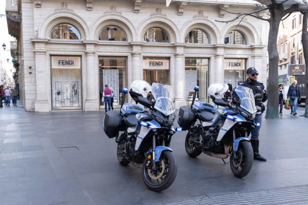 Police Presence Near Palazzo Fendi in Rome Police officers stand guard in front of Palazzo Fendi in Rome, Italy on October 24, 2026 , as storefronts remain closed due to the risk of looting and vandalism amid heightened tensions. Photo by Matteo Nardone IPA ABACAPRESS.COM Rome Italia Roma Italy  Copyright: xFotogramma IPA ABACAx