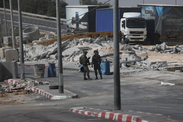 Israeli Soldiers and Military Vehicles Deployed Near Checkpoint in Hebron Israeli soldiers and military vehicles are deployed near a checkpoint where a shooting attack took place in the West Bank city of Hebron, on October 24, 2026. The deployment comes amid continuing Israeli military operations and heightened security measures in the area. Photo by Mamoun Wazwaz apaimages Hebron West Bank Palestinian Territory 241026_Hebron_MW_04(22) Copyright: xapaimagesxMamounxWazwazx xapaimagesx