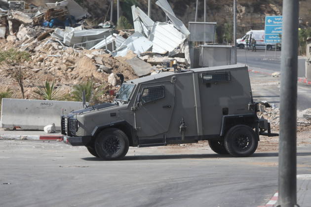 Israeli Soldiers and Military Vehicles Deployed Near Checkpoint in Hebron Israeli soldiers and military vehicles are deployed near a checkpoint where a shooting attack took place in the West Bank city of Hebron, on October 24, 2026. The deployment comes amid continuing Israeli military operations and heightened security measures in the area. Photo by Mamoun Wazwaz apaimages Hebron West Bank Palestinian Territory 241026_Hebron_MW_04(4) Copyright: xapaimagesxMamounxWazwazx xapaimagesx