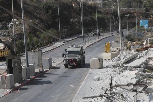 Israeli Soldiers and Military Vehicles Deployed Near Checkpoint in Hebron Israeli soldiers and military vehicles are deployed near a checkpoint where a shooting attack took place in the West Bank city of Hebron, on October 24, 2026. The deployment comes amid continuing Israeli military operations and heightened security measures in the area. Photo by Mamoun Wazwaz apaimages Hebron West Bank Palestinian Territory 241026_Hebron_MW_04(15) Copyright: xapaimagesxMamounxWazwazx xapaimagesx