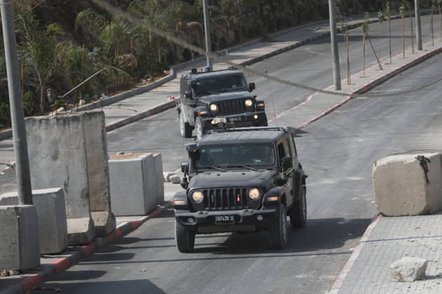 Israeli Soldiers and Military Vehicles Deployed Near Checkpoint in Hebron Israeli soldiers and military vehicles are deployed near a checkpoint where a shooting attack took place in the West Bank city of Hebron, on October 24, 2026. The deployment comes amid continuing Israeli military operations and heightened security measures in the area. Photo by Mamoun Wazwaz apaimages Hebron West Bank Palestinian Territory 241026_Hebron_MW_04(17) Copyright: xapaimagesxMamounxWazwazx xapaimagesx
