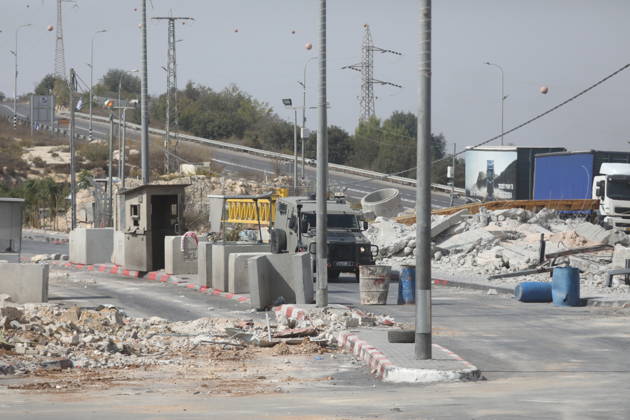 Israeli Soldiers and Military Vehicles Deployed Near Checkpoint in Hebron Israeli soldiers and military vehicles are deployed near a checkpoint where a shooting attack took place in the West Bank city of Hebron, on October 24, 2026. The deployment comes amid continuing Israeli military operations and heightened security measures in the area. Photo by Mamoun Wazwaz apaimages Hebron West Bank Palestinian Territory 241026_Hebron_MW_04(2) Copyright: xapaimagesxMamounxWazwazx xapaimagesx