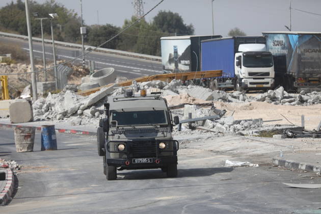 Israeli Soldiers and Military Vehicles Deployed Near Checkpoint in Hebron Israeli soldiers and military vehicles are deployed near a checkpoint where a shooting attack took place in the West Bank city of Hebron, on October 24, 2026. The deployment comes amid continuing Israeli military operations and heightened security measures in the area. Photo by Mamoun Wazwaz apaimages Hebron West Bank Palestinian Territory 241026_Hebron_MW_04(3) Copyright: xapaimagesxMamounxWazwazx xapaimagesx