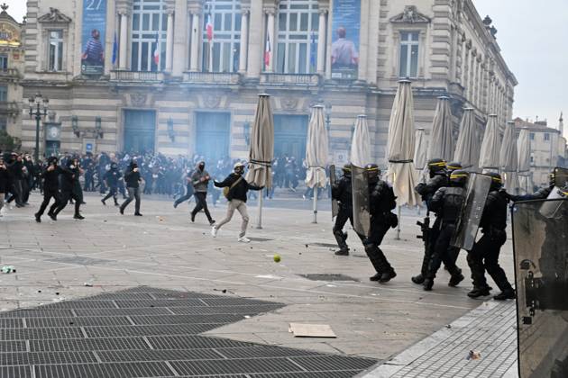 PROTESTS ON OCTOBER 24 PHOTOPQR LE MIDI LIBRE JEAN MICHEL MART MONTPELLIER 10 24 2026 MONTPELLIER 10 24 2026 PROTEST BANNED AT PLACE DE LA COMÉDIE France Oct. 24, 2026 Another day of protests this Saturday, and amid fears of renewed violence and looting, restrictions on freedom of movement and assembly have multiplied, drawing sharp criticism from civil liberties groups MONTPELLIER HERAULT France  Copyright: xPHOTOPQR LExMIDIxLIBRE MAXPPPxJEAN-MICHELxMARTx 20261024MDL7146 20261024MDL7146