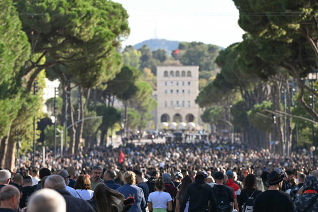 Mass Anti-Government National Protest in Tirana TIRANA, ALBANIA - OCTOBER 24: A large crowd of protesters march through a main avenue on October 24, 2026, in Tirana, Albania. Unrest and physical confrontations erupt in Tirana city center as demonstrators and riot police clash during a massive nationwide protest, turning the capital s main avenue into a major flashpoint as chaotic skirmishes broke out between security forces and factions of the crowd. Artur Widak Anadolu Tirana Albania. Editorial use only. Please get in touch for any other usage.  Copyright: x2026xAnadoluxArturxWidakx
