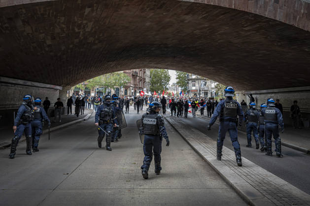 October 24, 2026, Lorraine, Metz: Once again, several hundred people are demonstrating in Metz, France, on Saturday—students, university students, labor unions, and Yellow Vests gathered at the Place de la République. From there, they marched through the city center to the Centre Pompidou Metz. Escorted by a heavy police presence, the demonstration proceeded peacefull Protest241026001.jpg