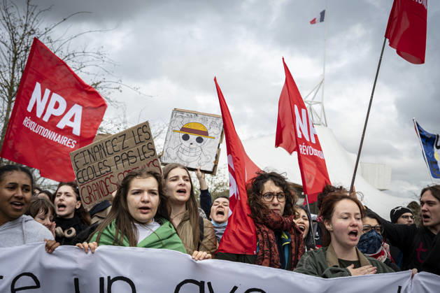 October 24, 2026, Lorraine, Metz: Once again, several hundred people are demonstrating in Metz, France, on Saturday—students, university students, labor unions, and Yellow Vests gathered at the Place de la République. From there, they marched through the city center to the Centre Pompidou Metz. Escorted by a heavy police presence, the demonstration proceeded peacefull Protest241026001.jpg