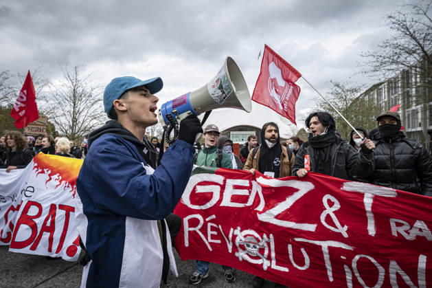October 24, 2026, Lorraine, Metz: Once again, several hundred people are demonstrating in Metz, France, on Saturday—students, university students, labor unions, and Yellow Vests gathered at the Place de la République. From there, they marched through the city center to the Centre Pompidou Metz. Escorted by a heavy police presence, the demonstration proceeded peacefull Protest241026001.jpg