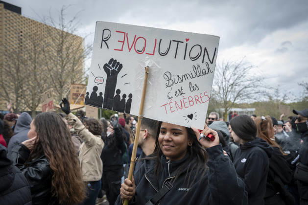 October 24, 2026, Lorraine, Metz: Once again, several hundred people are demonstrating in Metz, France, on Saturday—students, university students, labor unions, and Yellow Vests gathered at the Place de la République. From there, they marched through the city center to the Centre Pompidou Metz. Escorted by a heavy police presence, the demonstration proceeded peacefull Protest241026001.jpg