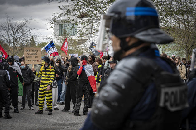 October 24, 2026, Lorraine, Metz: Once again, several hundred people are demonstrating in Metz, France, on Saturday—students, university students, labor unions, and Yellow Vests gathered at the Place de la République. From there, they marched through the city center to the Centre Pompidou Metz. Escorted by a heavy police presence, the demonstration proceeded peacefull Protest241026001.jpg