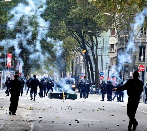 October 24 Protest PHOTOPQR LE PROGRES Richard MOUILLAUD Lyon Oct. 24, 2026 October 24 Protest October 24 Protest France Oct. 24, 2026 Another day of protests this Saturday, and amid fears of renewed violence and looting, restrictions on freedom of movement and assembly have multiplied, drawing sharp criticism from civil liberties groups Lyon, Rhône, Rhône-Alpes, France  Copyright: xPHOTOPQR LExPROGRES MAXPPPxRichardxMOUILLAUDx 20261024LPL7671 20261024LPL7671