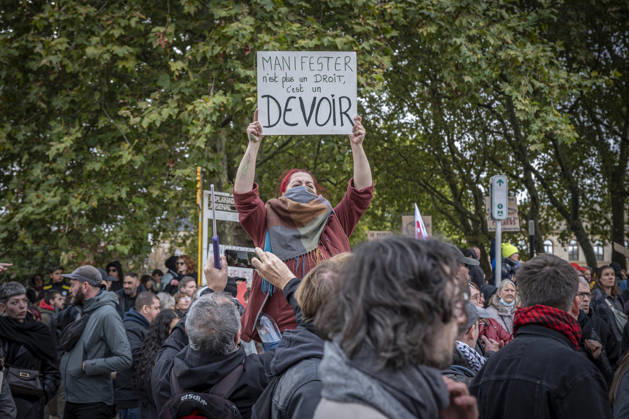 October 24, 2026, Lorraine, Metz: Once again, several hundred people are demonstrating in Metz, France, on Saturday—students, university students, labor unions, and Yellow Vests gathered at the Place de la République. From there, they marched through the city center to the Centre Pompidou Metz. Escorted by a heavy police presence, the demonstration proceeded peacefull Protest241026001.jpg