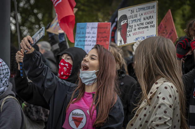 October 24, 2026, Lorraine, Metz: Once again, several hundred people are demonstrating in Metz, France, on Saturday—students, university students, labor unions, and Yellow Vests gathered at the Place de la République. From there, they marched through the city center to the Centre Pompidou Metz. Escorted by a heavy police presence, the demonstration proceeded peacefull Protest241026001.jpg