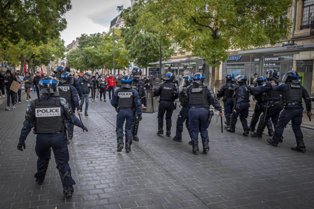 October 24, 2026, Lorraine, Metz: Once again, several hundred people are demonstrating in Metz, France, on Saturday—students, university students, labor unions, and Yellow Vests gathered at the Place de la République. From there, they marched through the city center to the Centre Pompidou Metz. Escorted by a heavy police presence, the demonstration proceeded peacefull Protest241026001.jpg