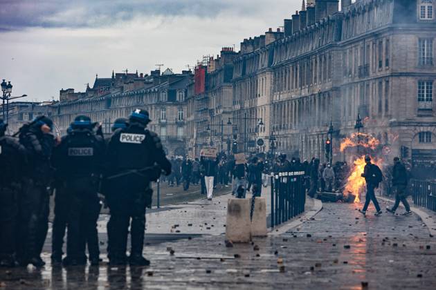 Social Movement: Protest in Bordeaux on October 24, 2026 PHOTOPQR SUD OUEST Fabien COTTEREAU Fabcot33 Bordeaux October 24, 2026 Protest in Bordeaux on October 24, 2026 Mobilization on October 2October 4: Approximately 15,000 protesters in Bordeaux; clashes broke out at the end of the march at Place de la Bourse and along the quays. France, Oct. 24, 2026. Another day of protests this Saturday, and amid fears of renewed violence and looting, restrictions on freedom of movement and assembly have increased, drawing sharp criticism from civil liberties groups. Bordeaux, Gironde, France  Copyright: xPHOTOPQR SUDxOUEST MAXPPPxFabienxCOTTEREAUx xFabcot33x 20261024SDO7745 20261024SDO7745