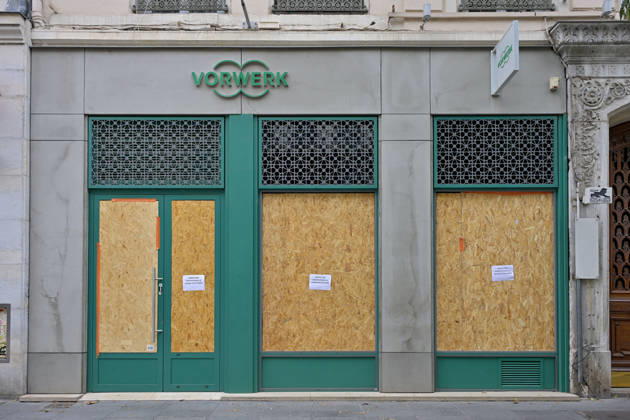 Shops Boarded Up With Wooden Panels - Lyon Shops in Lyon are boarded up with wooden panels ahead the Yellow Vests Protest Act II In Lyon, France on October 24, 2026. Photo by ABACAPRESS.COM Lyon France  Copyright: xABACAx