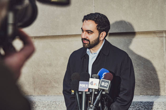 October 24, 2026, New York, New York, USA: New York City Mayor ZOHRAN MAMDANI listens to a question from reporters after he cast his early voting ballot at the Metropolitan Museum of Art, in Manhattan, for the 2026 midterm elections. New York USA - ZUMAp287 20261024_znp_p287_011 Copyright: xFarhadxParsax