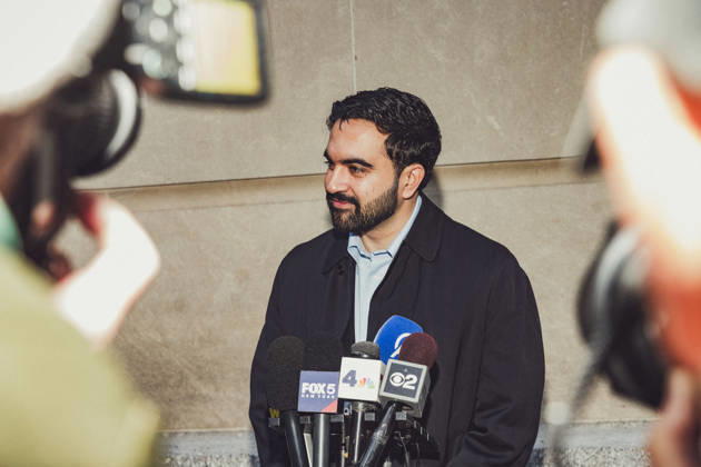October 24, 2026, New York, New York, USA: New York City Mayor ZOHRAN MAMDANI is asked questions from reporters after he cast his early voting ballot at the Metropolitan Museum of Art, in Manhattan, for the 2026 midterm elections. New York USA - ZUMAp287 20261024_znp_p287_012 Copyright: xFarhadxParsax