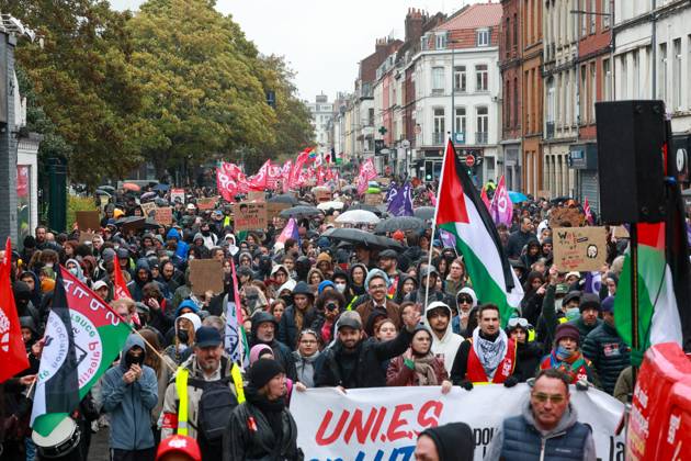 Protest, Act 2: PHOTOPQR, VOIX DU NORD, Thierry Thorel, October 24, 2026. Lille, October 24, 2026. Protest in the streets of the capital of Flanders, Act 2 Photo by Thierry Thorel La Voix du Nord France Oct. 24, 2026 Another day of protests this Saturday, and amid fears of renewed violence and looting, restrictions on freedom of movement and assembly have multiplied, drawing sharp criticism from civil liberties groups Hauts-de-France France Copyright: xPHOTOPQR VOIXxDUxNORD MAXPPPxThierryxThorelx 20261024VDN7791 20261024VDN7791