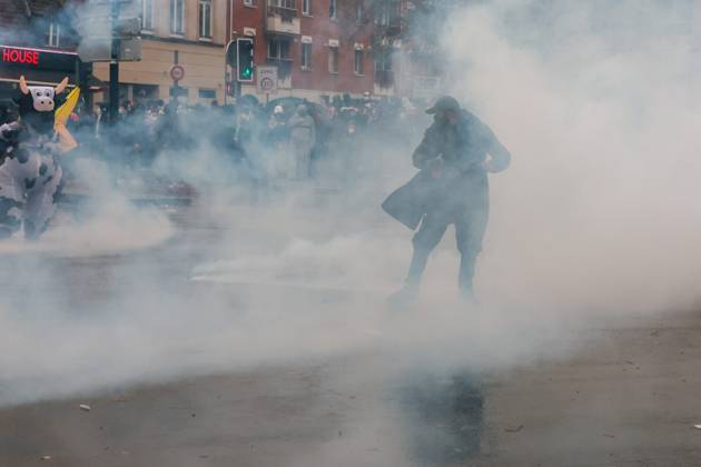 Protest, Act 2: PHOTOPQR, VOIX DU NORD, Thierry Thorel, October 24, 2026. Lille, October 24, 2026. Protest in the streets of the capital of Flanders, Act 2: Here, a clash between protesters and CRS officers. Photo by Thierry Thorel, La Voix du Nord, France, Oct. 24, 2026. Another day of protests this Saturday, and amid fears of renewed violence and looting, restrictions on freedom of movement and assembly have multiplied, drawing sharp criticism from civil liberties groups. Hauts-de-France, France Copyright: xPHOTOPQR VOIXxDUxNORD MAXPPPxThierryxThorelx 20261024VDN7836 20261024VDN7836