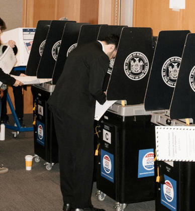 October 24, 2026, New York, New York, USA: New York City Mayor ZOHRAN MAMDANI casts his early voting ballot at the Metropolitan Museum of Art in Manhattan. New York USA - ZUMAp287 20261024_znp_p287_004 Copyright: xFarhadxParsax