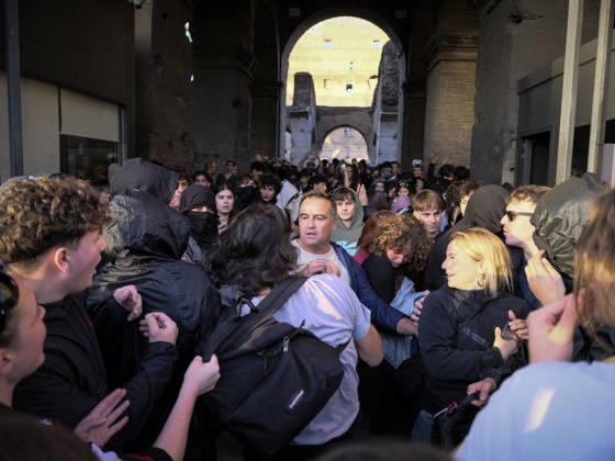Protesters Attempt to Occupy the Colosseum Rome, Italy, October 24, 2026. Demonstrators enter the Colosseum and attempt to occupy the monument during a protest in the Italian capital. The protesters remain inside the site until police arrive to intervene. The incident takes place during a demonstration in Rome, as tensions escalate between protesters and law enforcement. Rome Italy Copyright: xWWW.ANDREACALANDRA.COMx