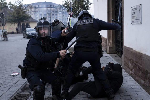 Demonstration and clashes between protesters and police in Strasbourg STRASBOURG, FRANCE - OCTOBER 24: Protesters clash with law enforcement officers during a demonstration in the city centre of Strasbourg, France on October 24, 2026. Police officers intervene to disperse groups of protesters as tear gas is deployed. Clashes, projectile throwing and property damage are reported in several streets. Barricades and burning vehicles reflect the tense situation surrounding the protest. Elyxandro Cegarra Anadolu Strasbourg France. Editorial use only. Please get in touch for any other usage.  Copyright: x2026xAnadoluxElyxandroxCegarrax