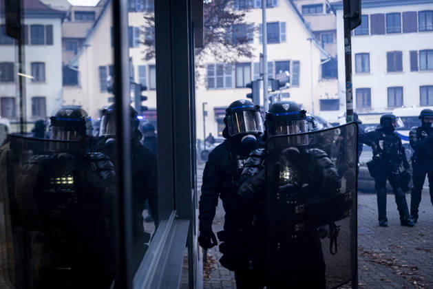 Demonstration and clashes between protesters and police in Strasbourg STRASBOURG, FRANCE - OCTOBER 24: Protesters clash with law enforcement officers during a demonstration in the city centre of Strasbourg, France on October 24, 2026. Police officers intervene to disperse groups of protesters as tear gas is deployed. Clashes, projectile throwing and property damage are reported in several streets. Barricades and burning vehicles reflect the tense situation surrounding the protest. Elyxandro Cegarra Anadolu Strasbourg France. Editorial use only. Please get in touch for any other usage.  Copyright: x2026xAnadoluxElyxandroxCegarrax