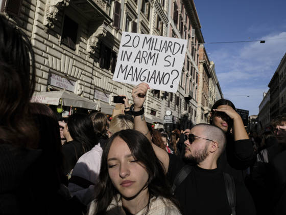 Rome Anti-War Demonstration Rome, Italy, October 24, 2026. Demonstrators take part in an anti-war march, under the slogan Fuori l™Italia dalla guerra (Keep Italy Out of the War). Protesters, opposing Italy™s involvement in wars, military rearmament and the Italian government™s policies. Rome Italy Copyright: xWWW.ANDREACALANDRA.COMx