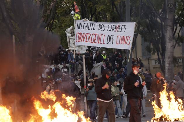 October 24 Protest PHOTOPQR LA PROVENCE PENNANT Franck Marseille Oct. 24, 2026 End of the October 24 protest against the high cost of living and clashes with police in downtown Marseille at Porte d’Aix and Réformés France Oct. 24 2026 Another day of protests this Saturday, and amid fears of renewed violence and looting, restrictions on freedom of movement and assembly have multiplied, drawing sharp criticism from civil liberties groups Marseille, Marseille, France  Copyright: xPHOTOPQR LAxPROVENCE MAXPPPxPENNANTxFranckx 20261024PVL9072 20261024PVL9072