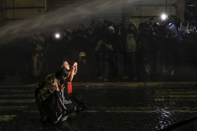 Demonstration against the Italian government in Rome ROME, ITALY, OCTOBER 24: Demonstrators are hit by Italian police’s water cannons during a protest against the Italian government in Rome, Italy, on October 24, 2026. Riccardo De Luca Anadolu Rome Italy. Editorial use only. Please get in touch for any other usage.  Copyright: x2026xAnadoluxRiccardoxDexLucax
