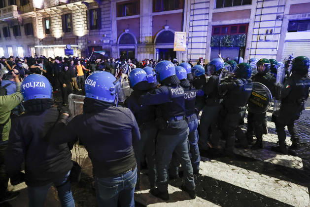 Demonstration against the Italian government in Rome ROME, ITALY, OCTOBER 24: Italian anti-riot police officers face demonstrators during a protest against the Italian government in Rome, Italy, on October 24, 2026. Riccardo De Luca Anadolu Rome Italy. Editorial use only. Please get in touch for any other usage.  Copyright: x2026xAnadoluxRiccardoxDexLucax