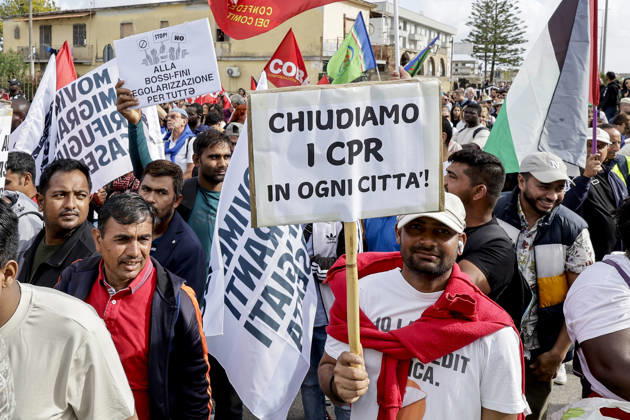 IPA90126127 - Castelvolturno: The church and local institutions led the peaceful march of 10,000 people according to police figures, though organizers claim there were nearly 20,000 participants to protest the opening of the CPRs (centers for repatriation), which are administrative detention facilities.  Copyright: xSalvatorexLaporta KONTROLABx xKontrolabx IPA90126127