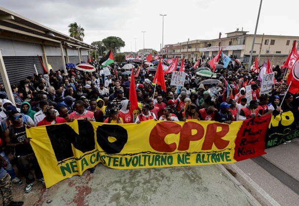 IPA90126160 - Castelvolturno: The church and local institutions led the peaceful march of 10,000 people according to police figures, though organizers claim there were nearly 20,000 participants to protest the opening of the CPRs (centers for repatriation), which are administrative detention facilities.  Copyright: xSalvatorexLaporta KONTROLABx xKontrolabx IPA90126160