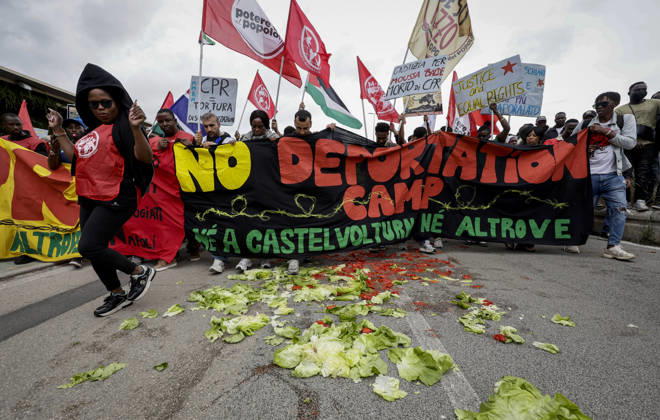 IPA90126166 - Castelvolturno: The church and local institutions led the peaceful march of 10,000 people according to police figures, though organizers claim there were nearly 20,000 participants to protest the opening of the CPRs (centers for repatriation), which are administrative detention facilities.  Copyright: xSalvatorexLaporta KONTROLABx xKontrolabx IPA90126166