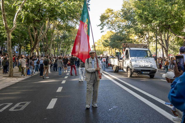 October 24, 2026, Lisbon, Lisbon, Portugal: Demonstrators take part in a protest organized by the Acampada de Lisboa housing movement, demanding affordable housing, limits on rising rents and an end to property speculation. The march takes place in central Lisbon, from Marques de Pombal to Rossio Square, following recent police removal of protest tents and the detention of 55 demonstrators during housing protests in the Portuguese capital. Lisbon Portugal  - ZUMAr238 20261024_zip_r238_063 Copyright: xRicardoxRochax