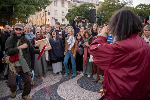 October 24, 2026, Lisbon, Lisbon, Portugal: Demonstrators take part in a protest organized by the Acampada de Lisboa housing movement, demanding affordable housing, limits on rising rents and an end to property speculation. The march takes place in central Lisbon, from Marques de Pombal to Rossio Square, following recent police removal of protest tents and the detention of 55 demonstrators during housing protests in the Portuguese capital. Lisbon Portugal  - ZUMAr238 20261024_zip_r238_075 Copyright: xRicardoxRochax