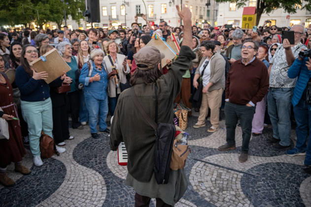 October 24, 2026, Lisbon, Lisbon, Portugal: Demonstrators take part in a protest organized by the Acampada de Lisboa housing movement, demanding affordable housing, limits on rising rents and an end to property speculation. The march takes place in central Lisbon, from Marques de Pombal to Rossio Square, following recent police removal of protest tents and the detention of 55 demonstrators during housing protests in the Portuguese capital. Lisbon Portugal  - ZUMAr238 20261024_zip_r238_087 Copyright: xRicardoxRochax